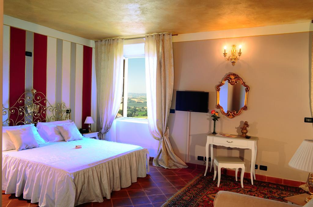 La Foresteria Del Castello - Wellness Hotel In Dimora Storica CastellʼAlfero 객실 사진