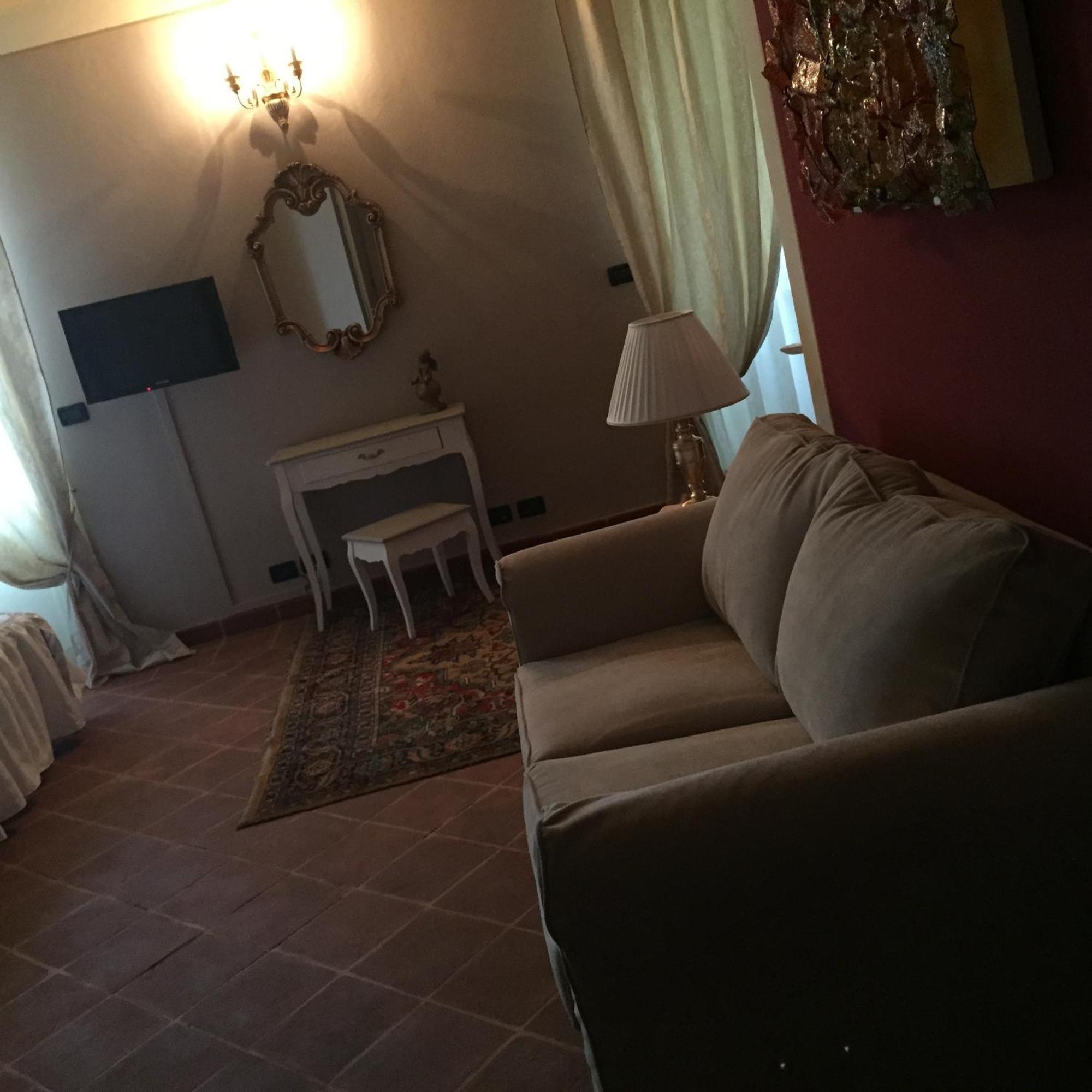 La Foresteria Del Castello - Wellness Hotel In Dimora Storica CastellʼAlfero 객실 사진