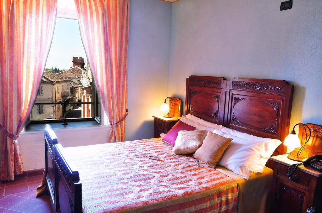 La Foresteria Del Castello - Wellness Hotel In Dimora Storica CastellʼAlfero 객실 사진