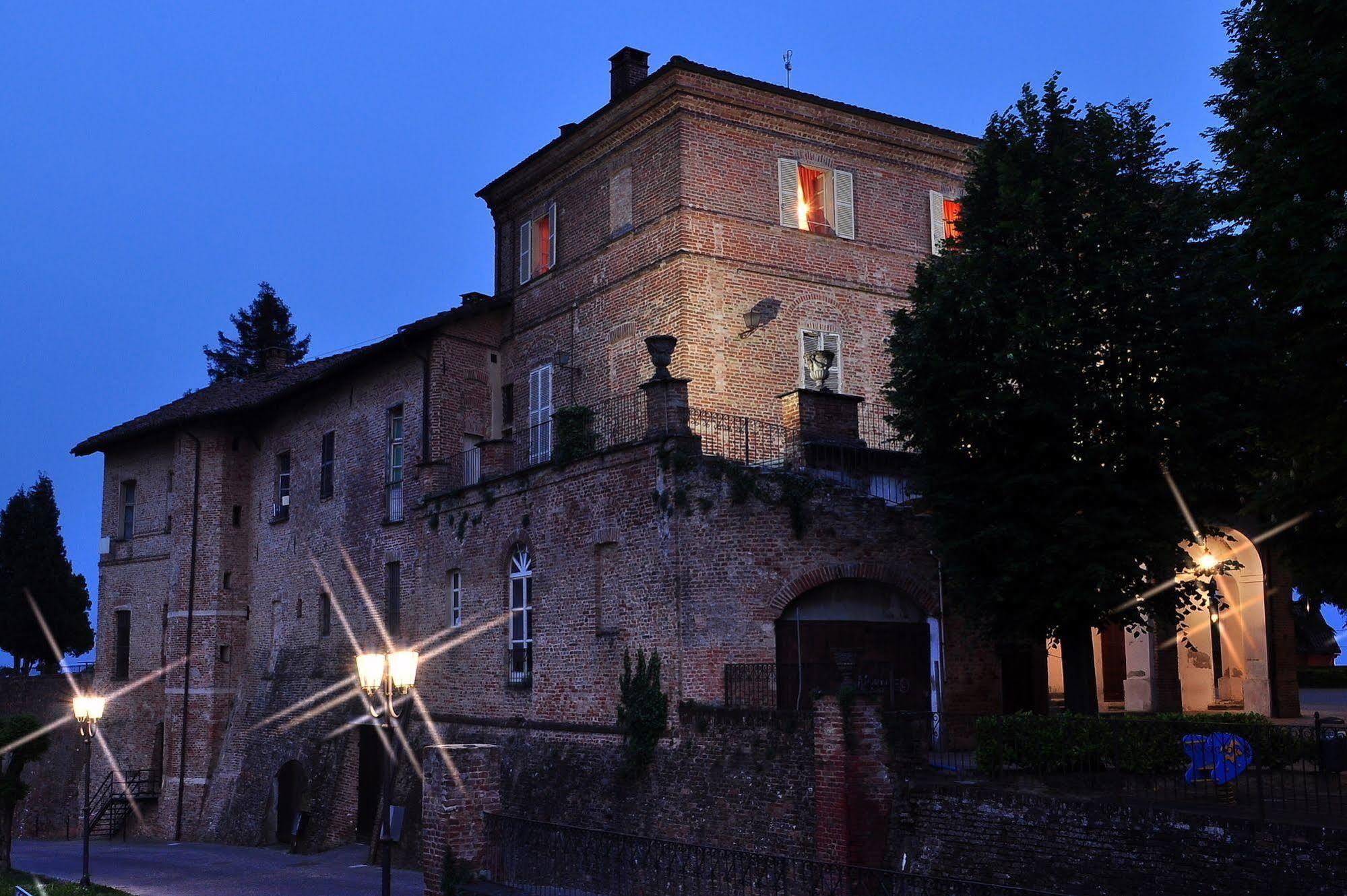 La Foresteria Del Castello - Wellness Hotel In Dimora Storica CastellʼAlfero 외부 사진