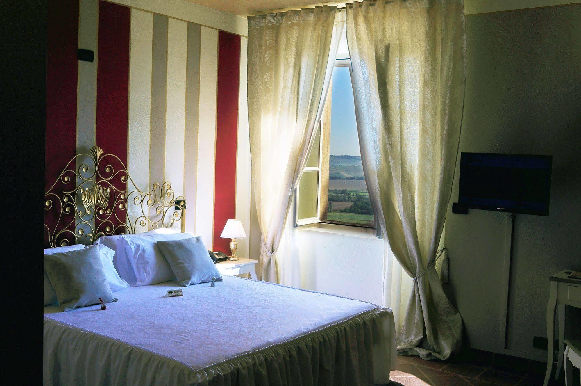 La Foresteria Del Castello - Wellness Hotel In Dimora Storica CastellʼAlfero 외부 사진