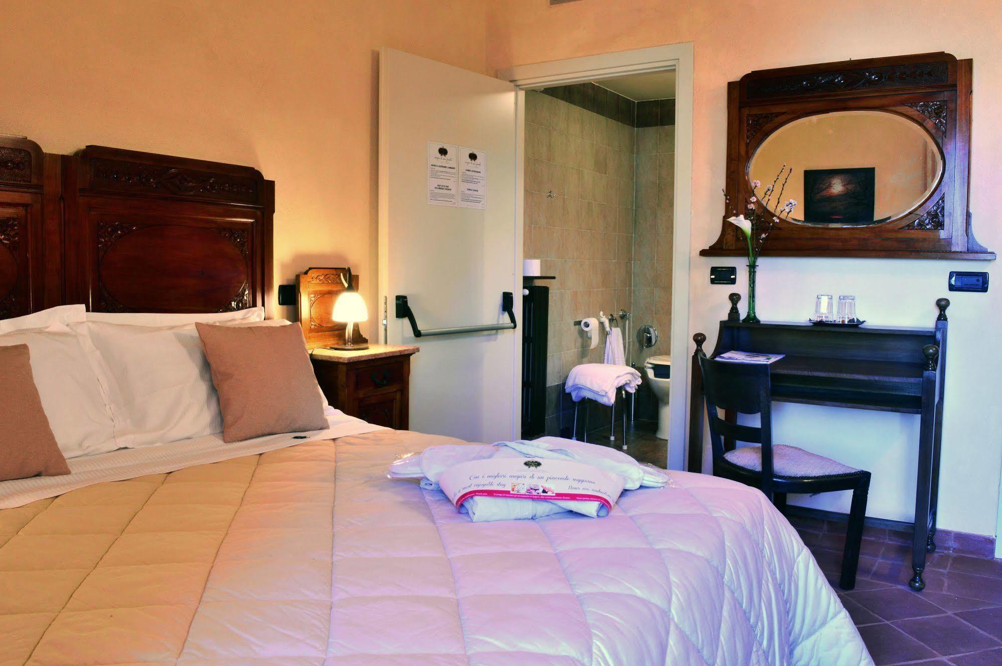 La Foresteria Del Castello - Wellness Hotel In Dimora Storica CastellʼAlfero 외부 사진