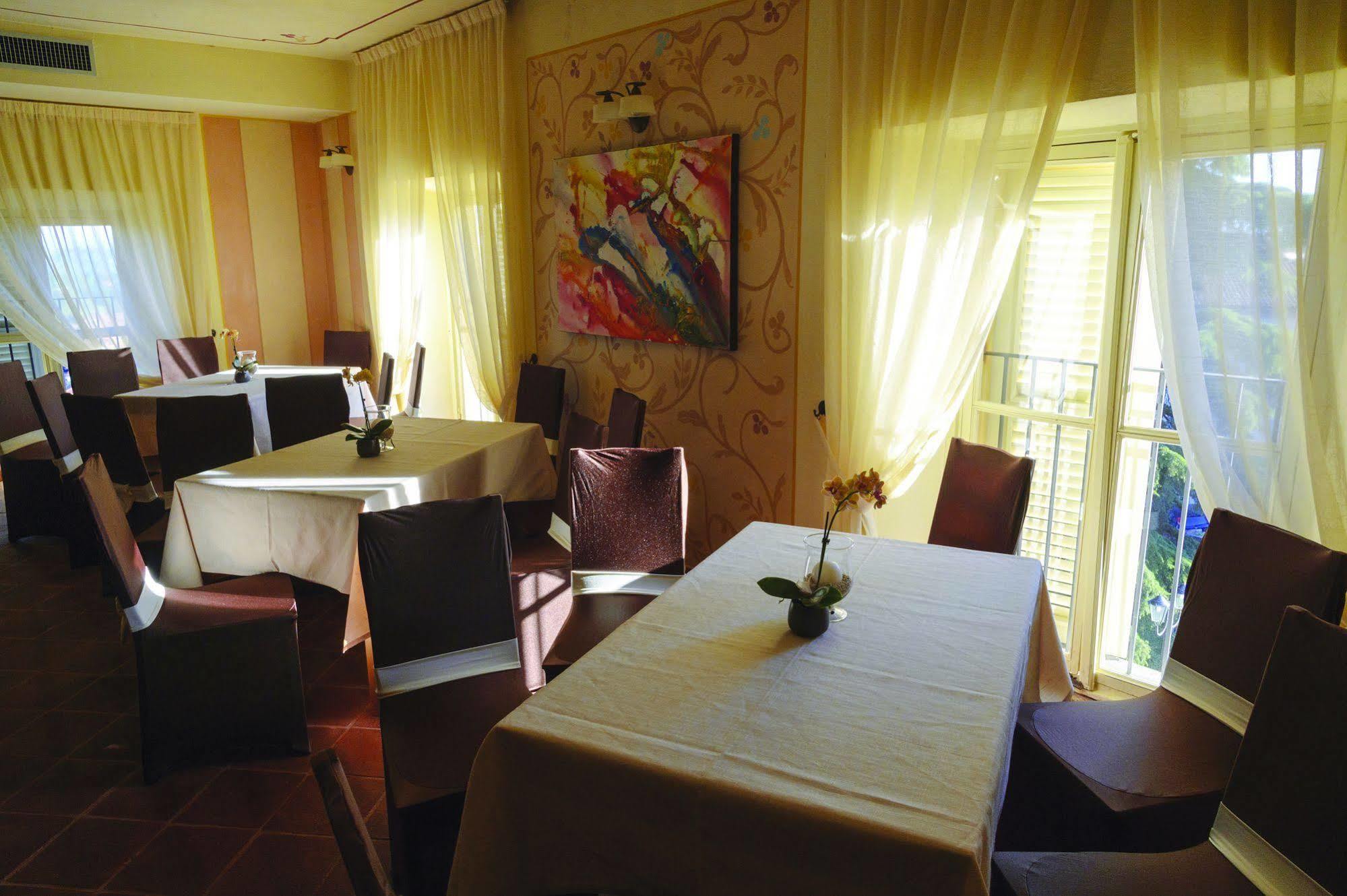 La Foresteria Del Castello - Wellness Hotel In Dimora Storica CastellʼAlfero 외부 사진