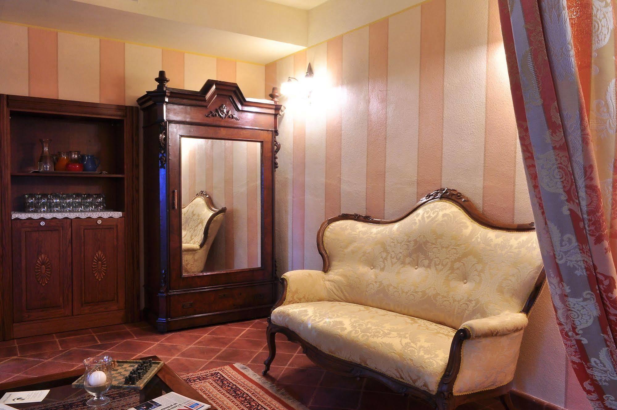 La Foresteria Del Castello - Wellness Hotel In Dimora Storica CastellʼAlfero 외부 사진